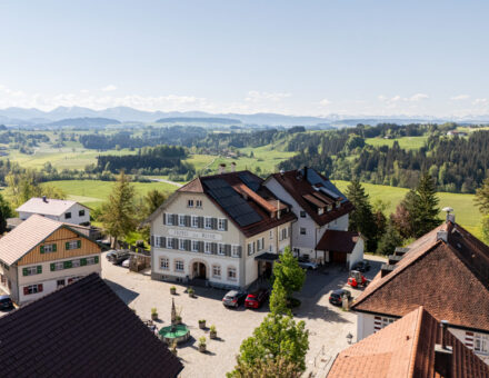 Panorama mit Hotel zur Rose am Dordplatz gelegen mit Blick auf Nagelflukette