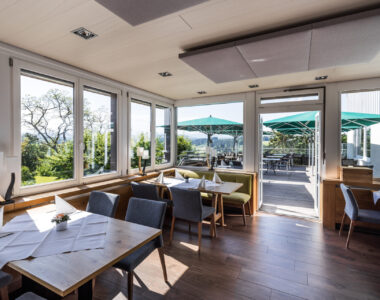 Restaurant im Hotel zur Rose mit Blick auf Allgäuer Bergpanorama